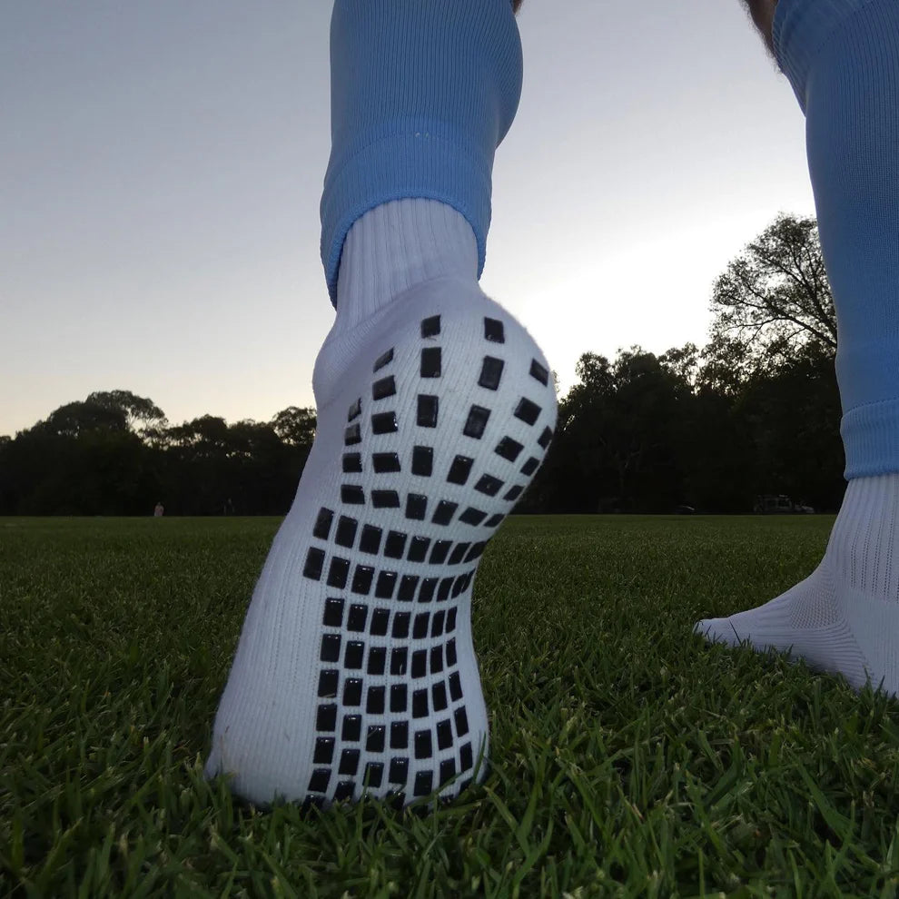 4x Pairs of Plain Black & White Grip Socks